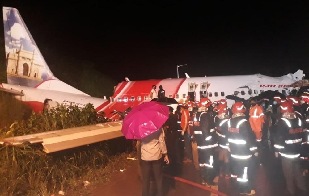 The Weekend Leader - Plane crash: DGCA, Air India, Air India Express officials to reach Kozhikode